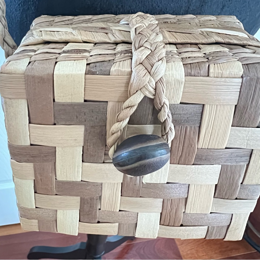 Authentic basketweave purse - Picture 3 of 8